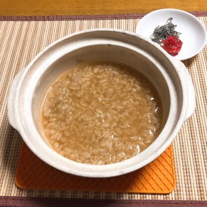 今日は朝から胃の調子が悪く、姪っ子達と食べたランチで胃もたれを起こしているので、夕食はあっさり茶粥を食べました！
お疲れの胃に染み渡る優しさですね♡レシピ感謝♡